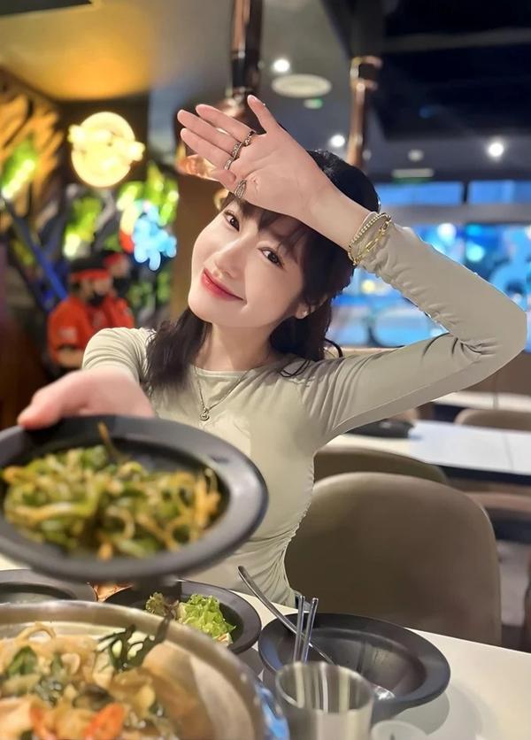 Elly Trần ra sao sau khi tố bị chồng cắm sừng, giành quyền nuôi con?-3