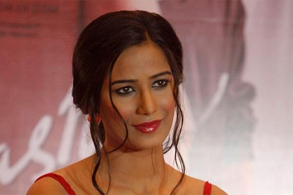 Người mẫu Ấn Độ bị chỉ trích vì tự hào gây sốc khi giả chết-1