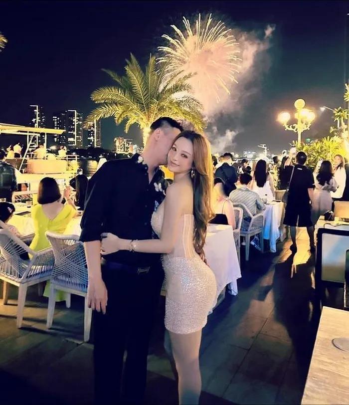 Nhân viên nhảy lại bài solo của Huyền Baby nhưng visual anh chồng đại gia mới chiếm spotlight-3