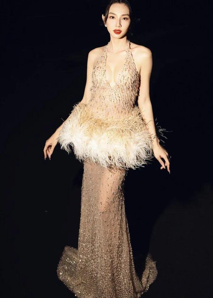 Danh tính 2 mỹ nhân múa lân gây sốt mạng xã hội là 2 nàng hoa hậu Việt đình đám?-10