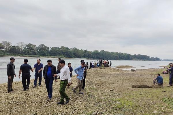 Hai cháu bé mất tích trên sông Lam: Đã tìm thấy 1 thi thể-2