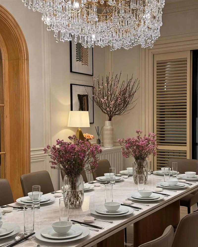 Khám phá nhà sao Việt decor đón Tết, góc nào cũng ngập tràn hoa và sắc đỏ mang hơi thở mùa xuân-1