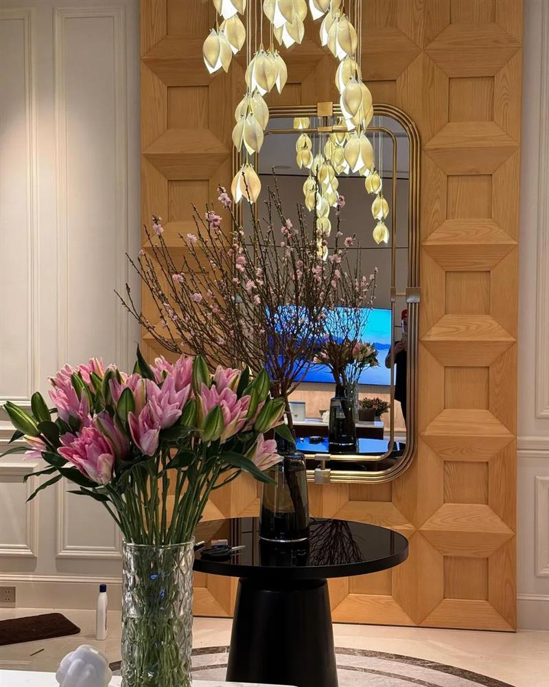 Khám phá nhà sao Việt decor đón Tết, góc nào cũng ngập tràn hoa và sắc đỏ mang hơi thở mùa xuân-3