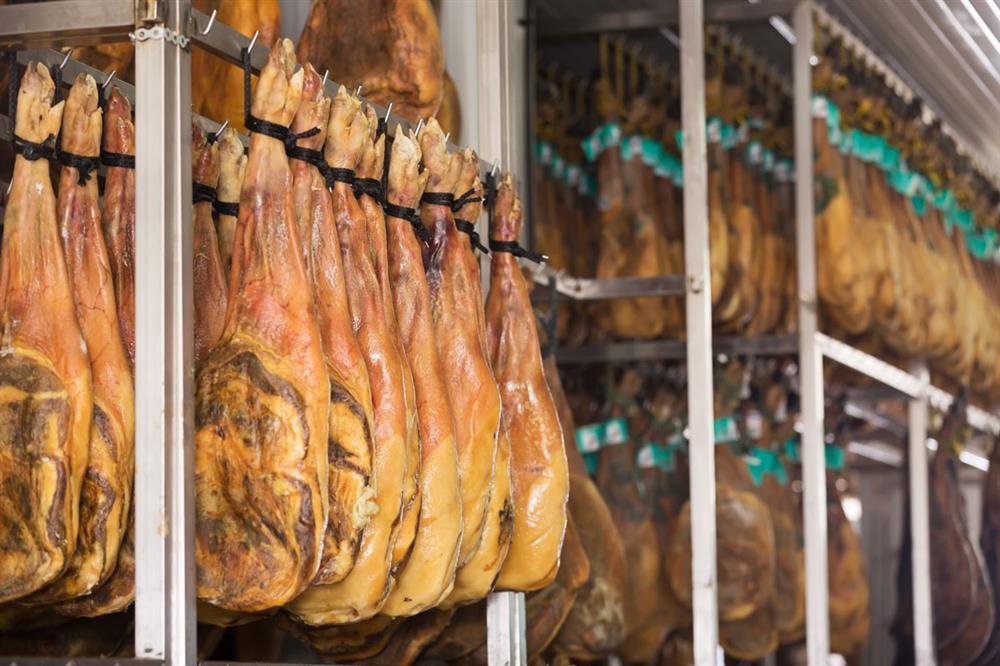 Những điều không ngờ về chiếc đùi lợn muối Iberico đắt đỏ nhất thế giới-2