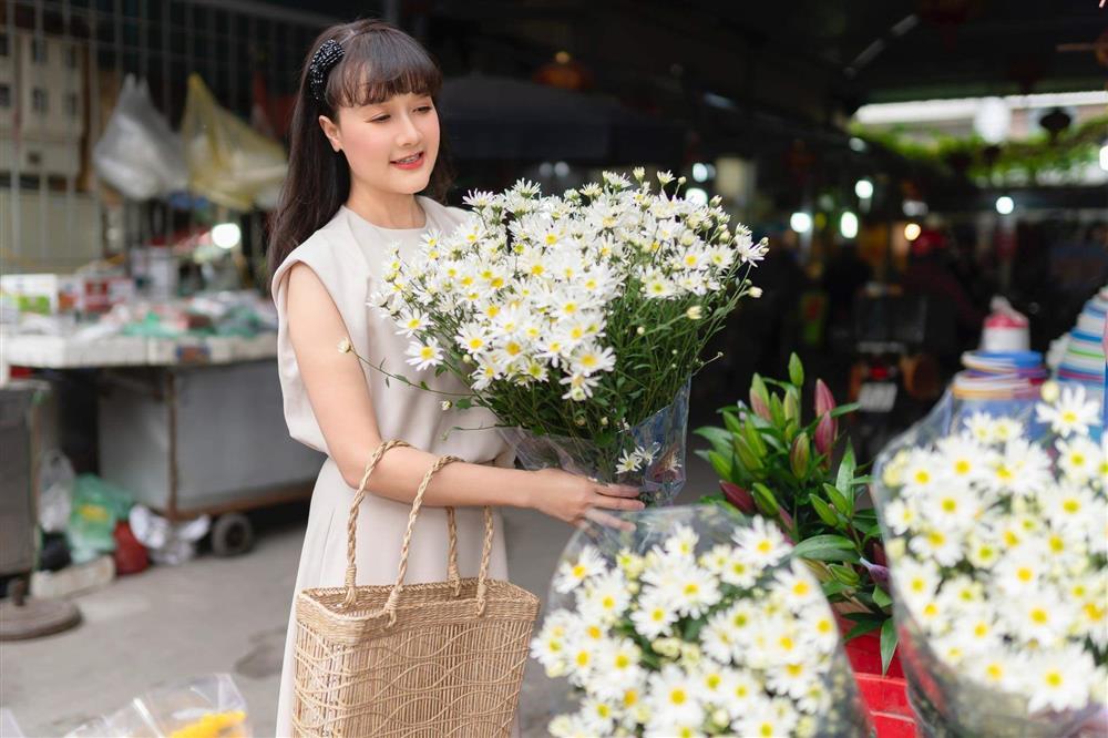 Gần 50 tuổi, Vân Dung vẫn duy trì nhan sắc tươi trẻ phơi phới-3