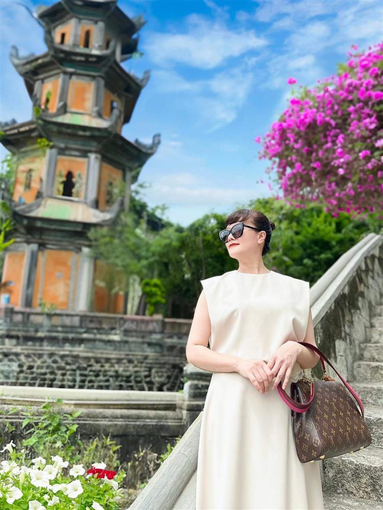 Gần 50 tuổi, Vân Dung vẫn duy trì nhan sắc tươi trẻ phơi phới-4