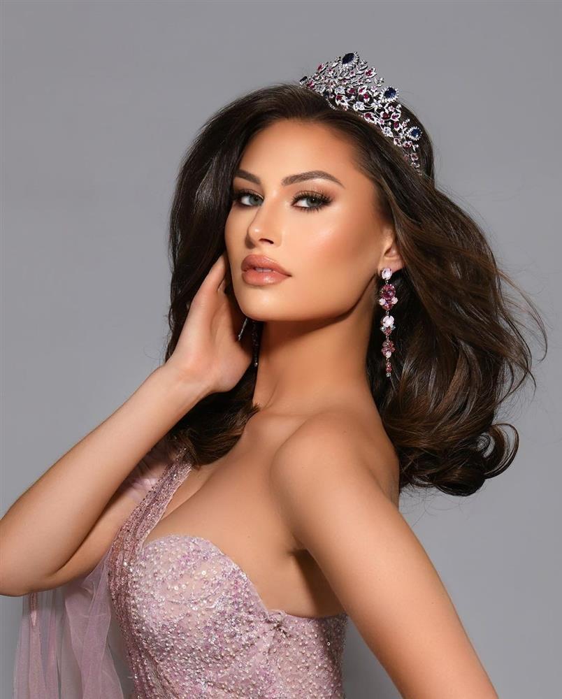 Nhiệm kỳ hoa hậu sóng gió và bất thường-2