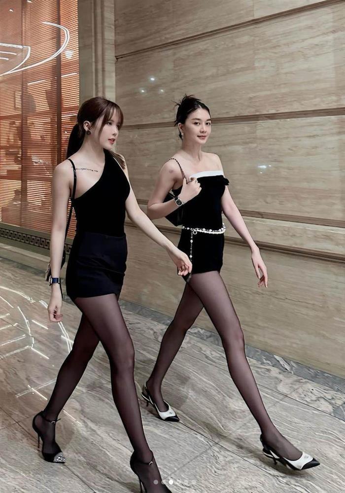 Showbiz Việt có cặp chị em chân thẳng như thước kẻ, cùng mê style váy ngắn-2