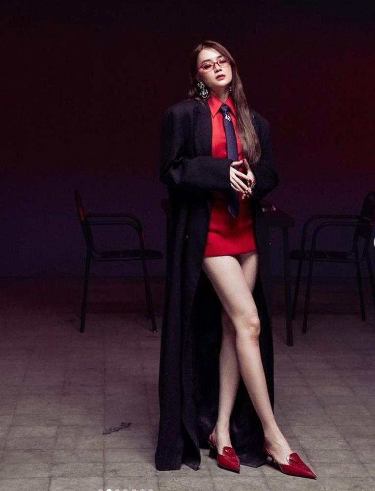 Showbiz Việt có cặp chị em chân thẳng như thước kẻ, cùng mê style váy ngắn-4