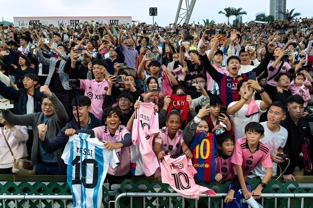 Messi khiến NHM Hồng Kông (Trung Quốc) bức xúc-1