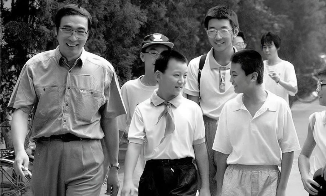 Cuộc sống hiện tại của nam sinh đỗ ĐH ở tuổi 13, là giáo sư trẻ nhất Harvard-1