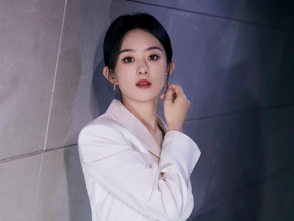 Triệu Lệ Dĩnh nhận được đãi ngộ siêu khủng từ một nhãn hàng khiến ai nấy không khỏi trầm trồ-1