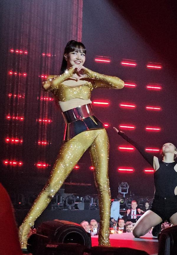 Lisa BlackPink bất ngờ trở thành nguồn cảm hứng của nhà văn Pháp-1