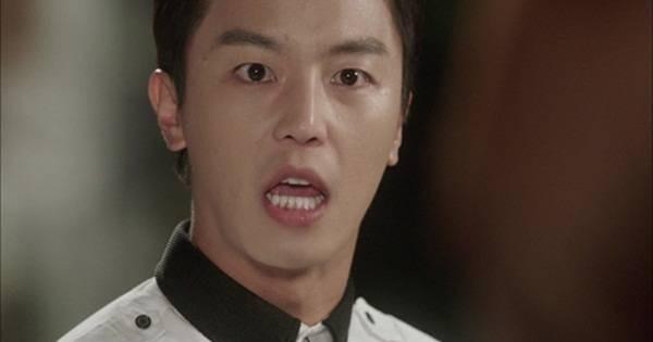 Nửa đêm vợ biến mất, tôi choáng váng thấy cô ấy quỳ gối trước mặt osin rồi đưa 30 triệu để bưng bít bí mật động trời-1