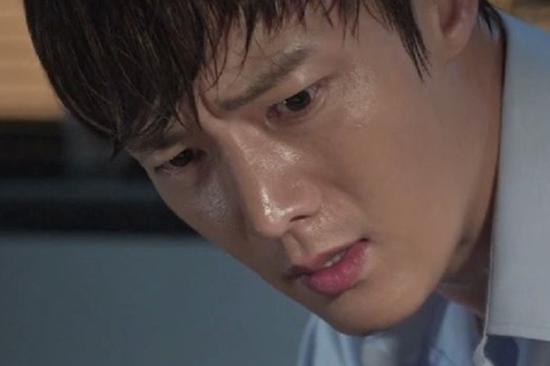 Nửa đêm vợ biến mất, tôi choáng váng thấy cô ấy quỳ gối trước mặt osin rồi đưa 30 triệu để bưng bít bí mật động trời