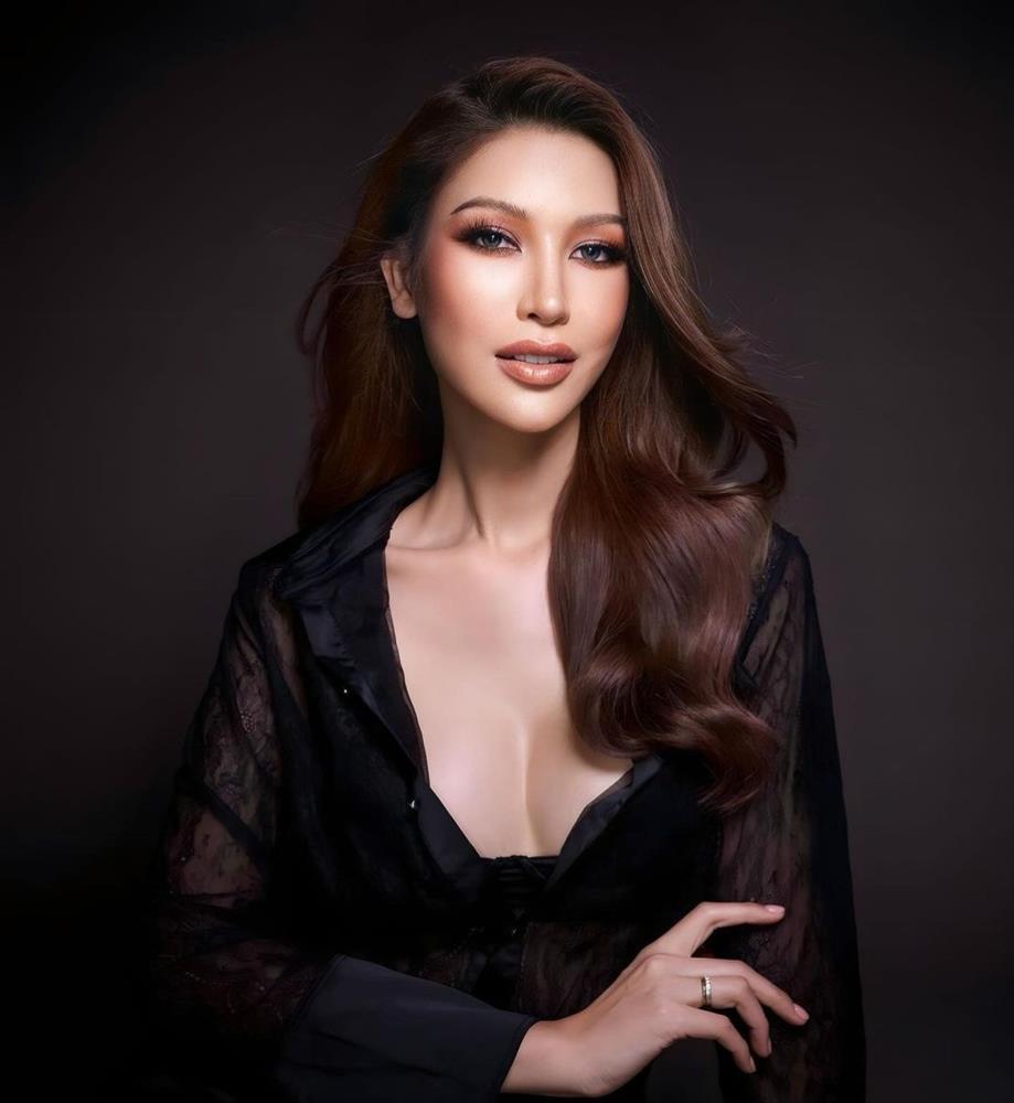 Hành động kỳ lạ của tiếp viên hàng không khi đăng quang Hoa hậu Chuyển giới-4