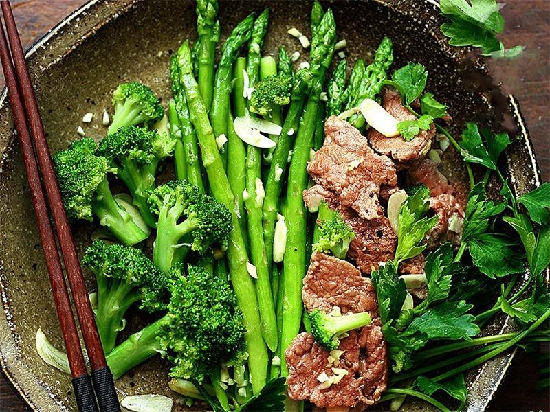 Nên ăn gì trước khi uống rượu bia để tránh bị say?-2