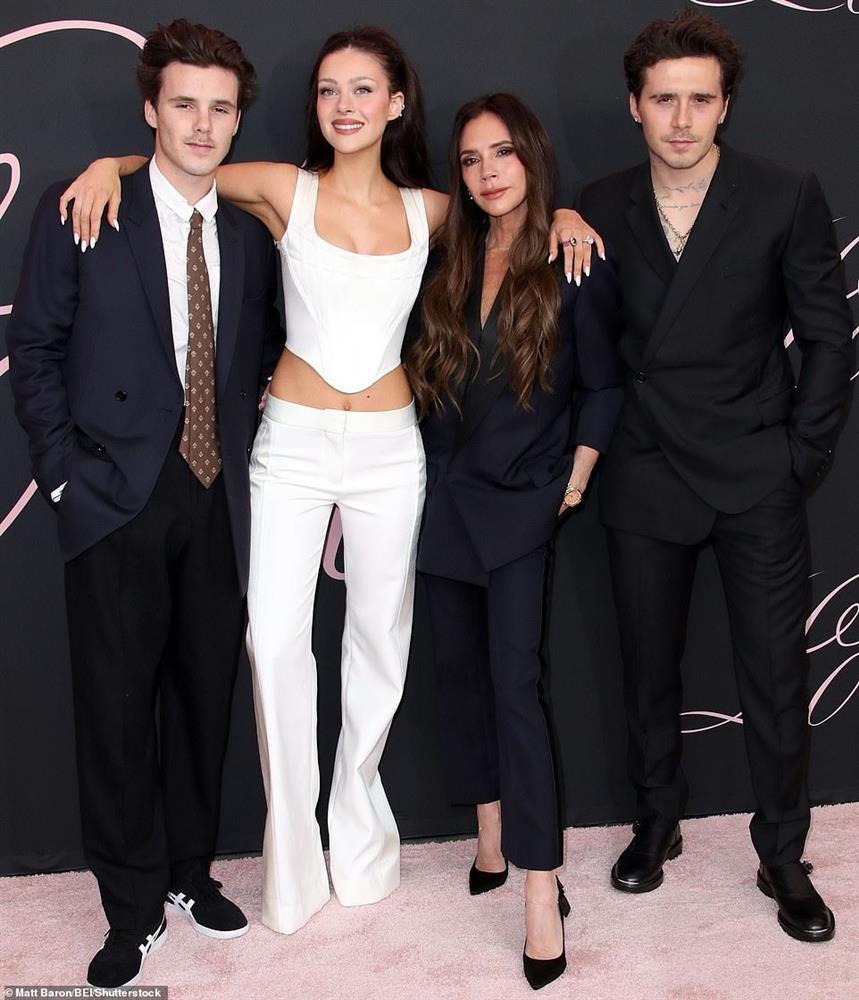 Selena Gomez gợi cảm lấn át Victoria Beckham và con dâu-5