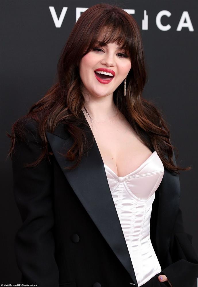 Selena Gomez gợi cảm lấn át Victoria Beckham và con dâu-8