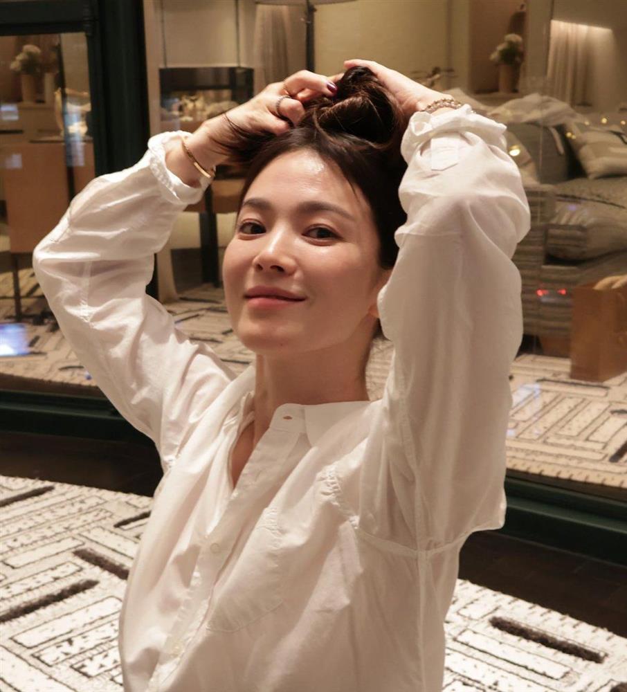 Nữ thần không tuổi Song Hye Kyo có làn da trắng phát sáng khiến bao ánh mắt đổ dồn-3