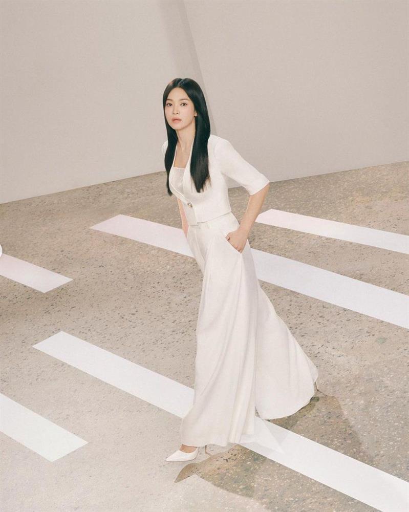 Nữ thần không tuổi Song Hye Kyo có làn da trắng phát sáng khiến bao ánh mắt đổ dồn-5