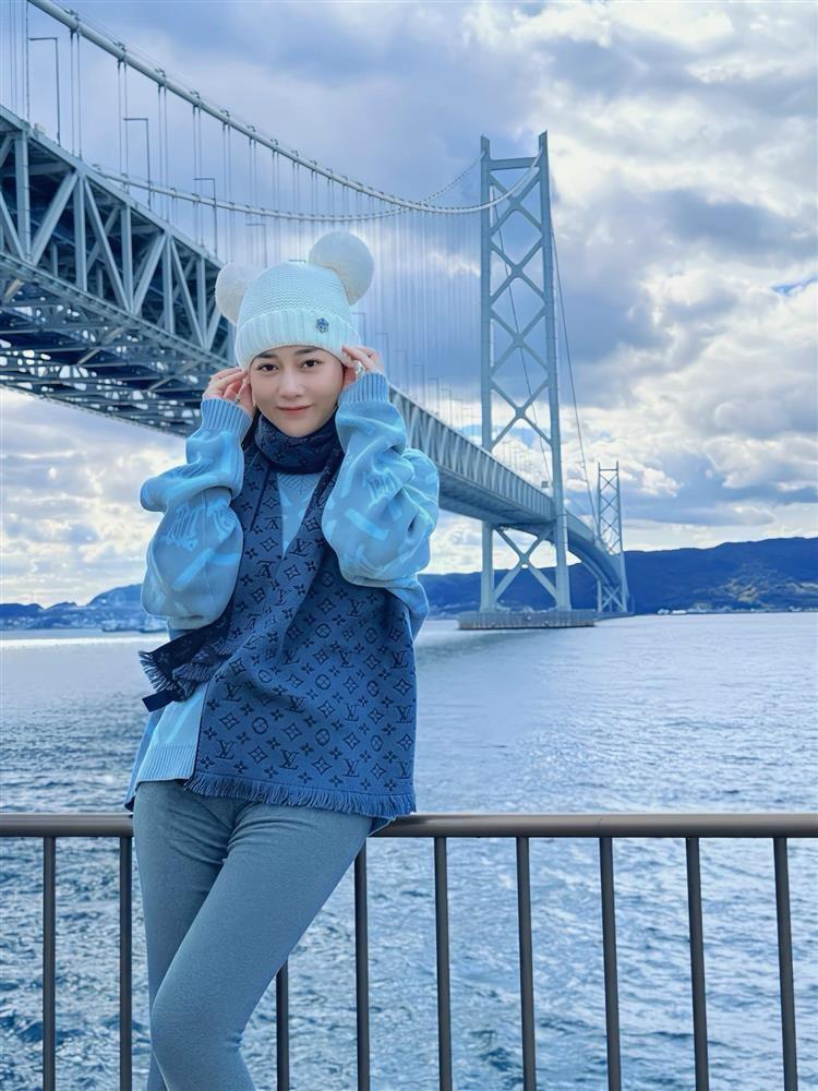 Mê mẩn gu thời trang của Phương Oanh khi mang bầu đôi-4