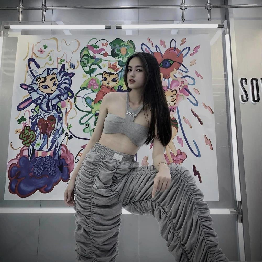 Dàn hoa khôi, á khôi Ngoại thương vừa xinh đẹp vừa đa tài giờ ra sao?-3