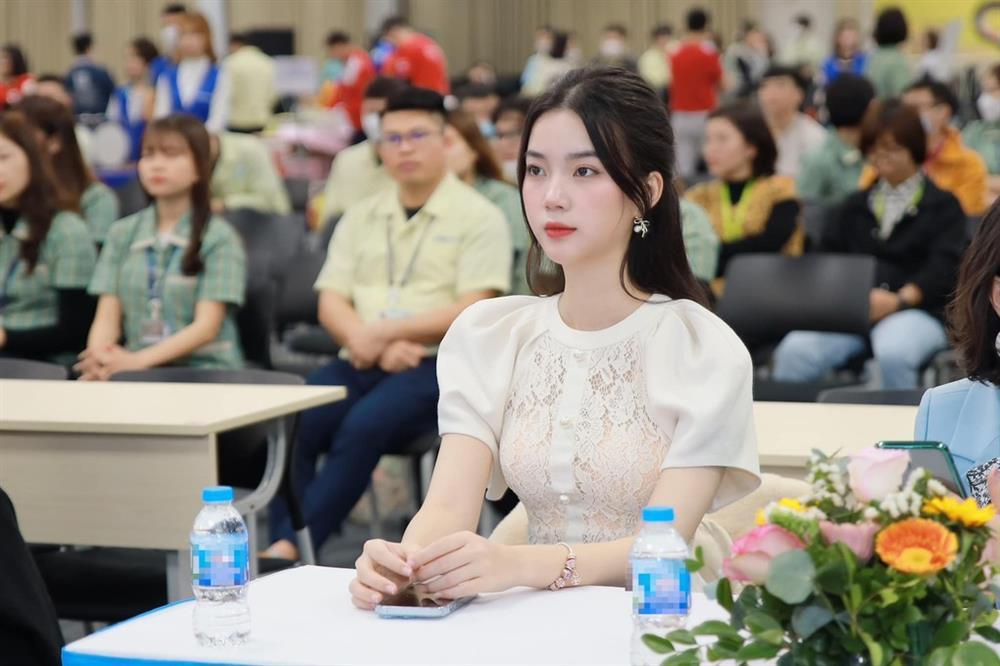 Dàn hoa khôi, á khôi Ngoại thương vừa xinh đẹp vừa đa tài giờ ra sao?-6