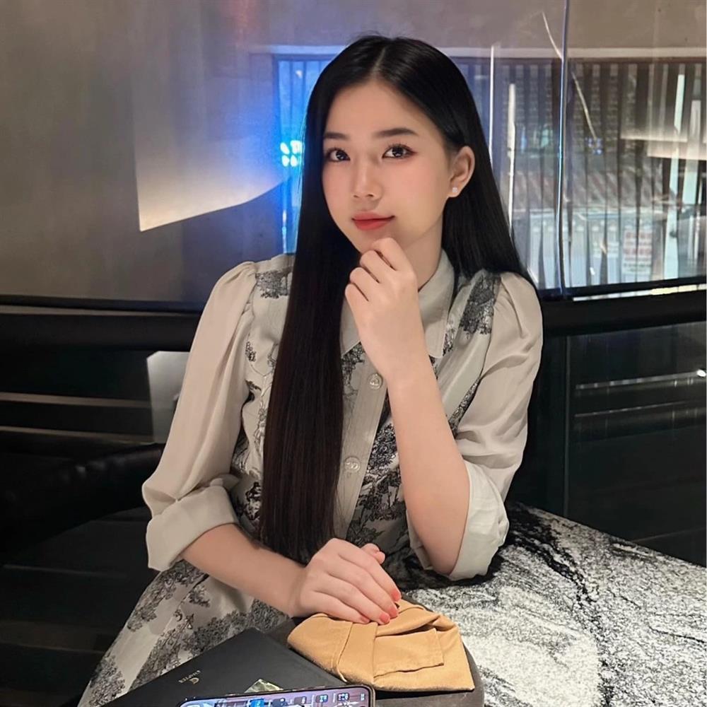 Dàn hoa khôi, á khôi Ngoại thương vừa xinh đẹp vừa đa tài giờ ra sao?-8