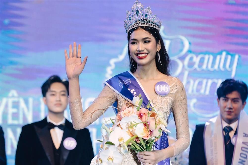 Dàn hoa khôi, á khôi Ngoại thương vừa xinh đẹp vừa đa tài giờ ra sao?-9