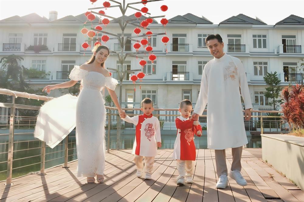 Dàn nhóc tì nhà sao Việt cưng hết nấc khi lên đồ đón Tết: Cường Đô la - Đàm Thu Trang chọn đồ độc lạ nhất-4