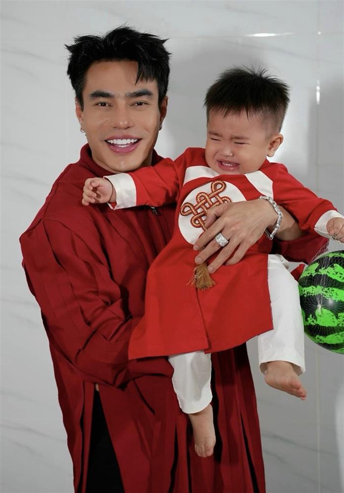 Dàn nhóc tì nhà sao Việt cưng hết nấc khi lên đồ đón Tết: Cường Đô la - Đàm Thu Trang chọn đồ độc lạ nhất-10