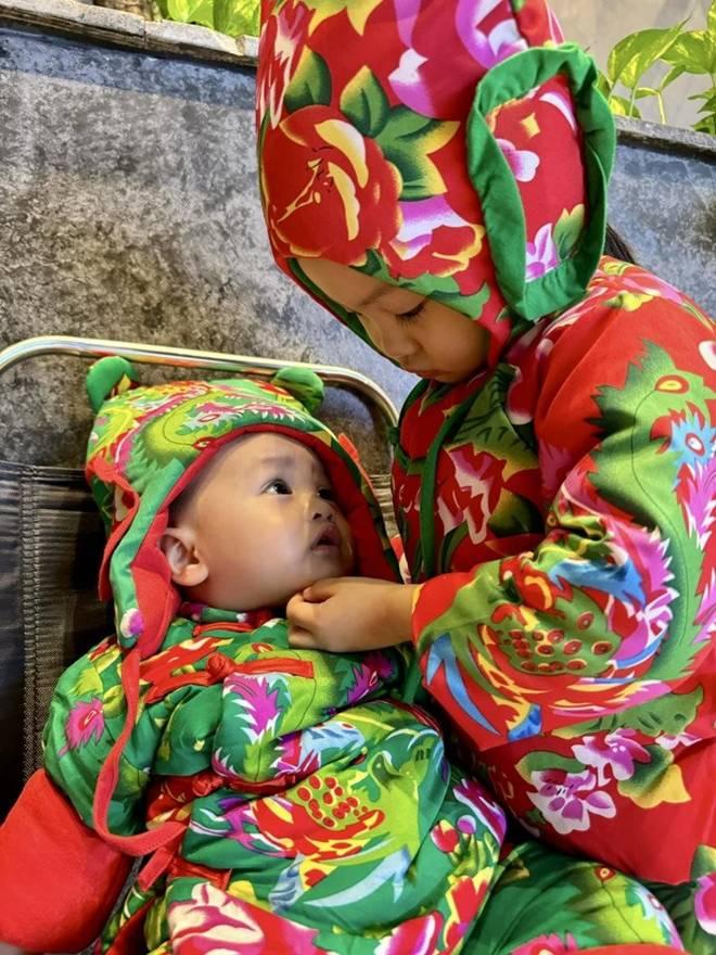 Dàn nhóc tì nhà sao Việt cưng hết nấc khi lên đồ đón Tết: Cường Đô la - Đàm Thu Trang chọn đồ độc lạ nhất-2