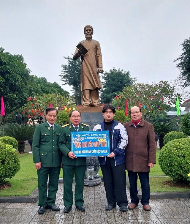 Chuyện lạ quanh giải nhất tiếng Anh quốc gia của cậu học trò chuyên Tin ở Nghệ An-5