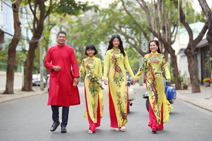 Gia đình sao Việt rộn ràng cùng diện áo dài du xuân sớm-2