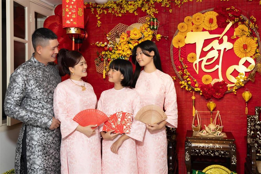 Gia đình sao Việt rộn ràng cùng diện áo dài du xuân sớm-3