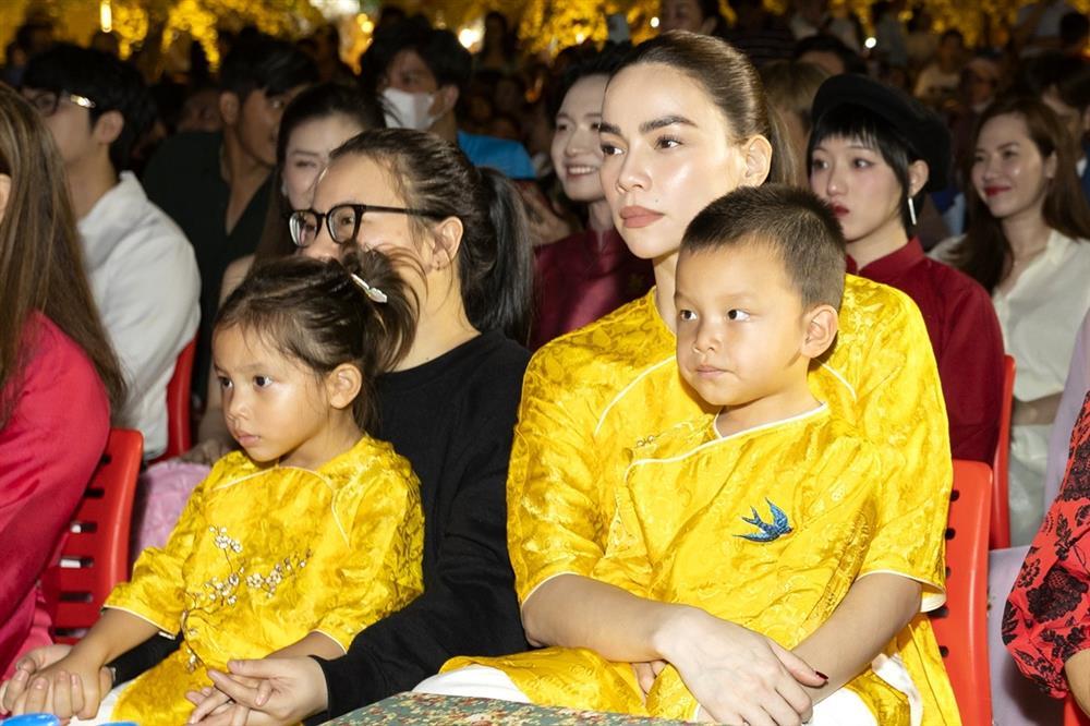 Gia đình sao Việt rộn ràng cùng diện áo dài du xuân sớm-6