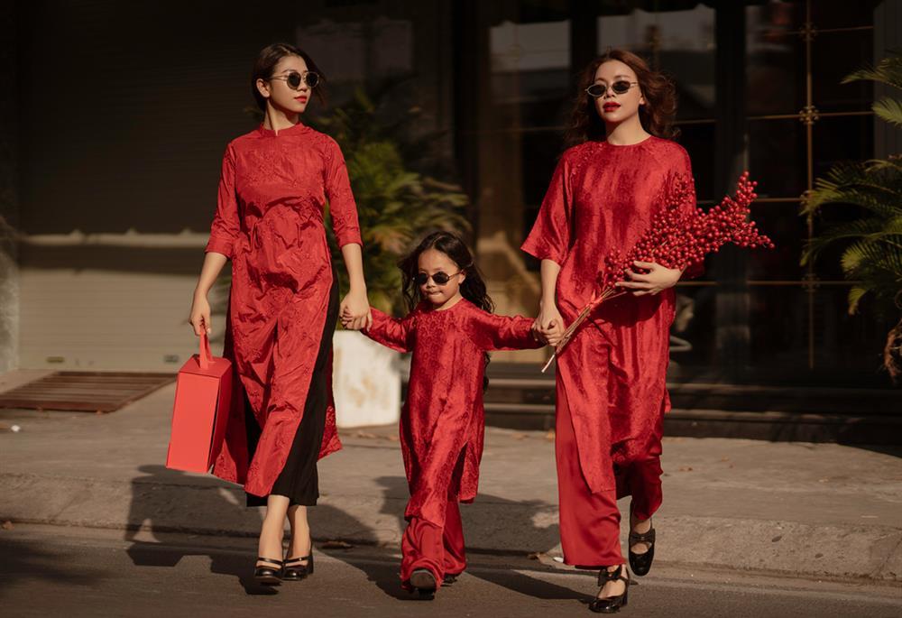 Gia đình sao Việt rộn ràng cùng diện áo dài du xuân sớm-7