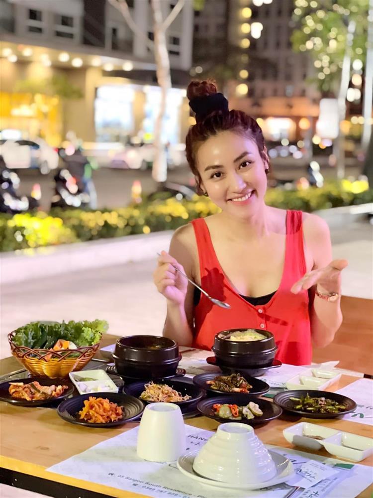 Ngân Khánh trẻ trung bất chấp tuổi U40, không cần dao kéo mà chỉ áp dụng phương pháp này-3