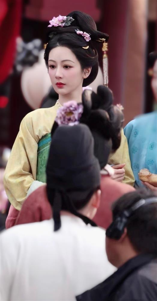 Quốc Sắc Phương Hoa Dương Tử được ví như Mỹ nhân thời Đường xé sách bước ra-1