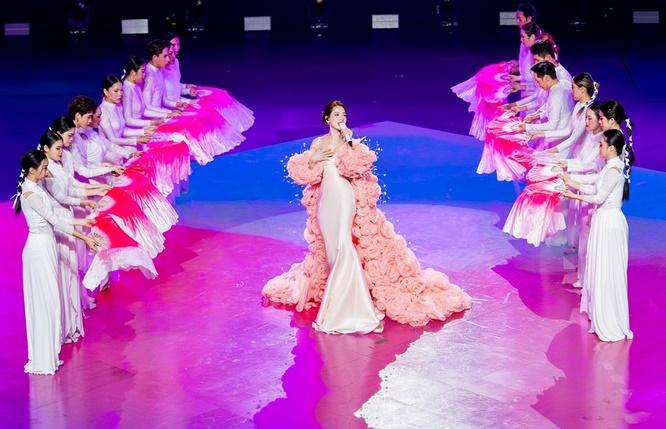 Chi Pu đẹp ngất ngây ở chung kết Chị Đẹp Đạp Gió Rẽ Sóng nhưng vướng nghi vấn diện váy nhái-1