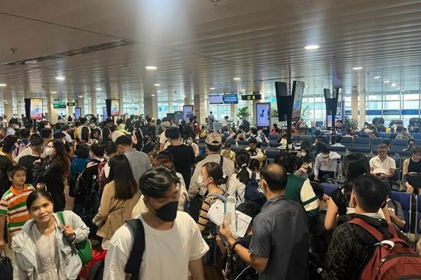 Sân bay Tân Sơn Nhất rất lạ ngày 30 Tết-13