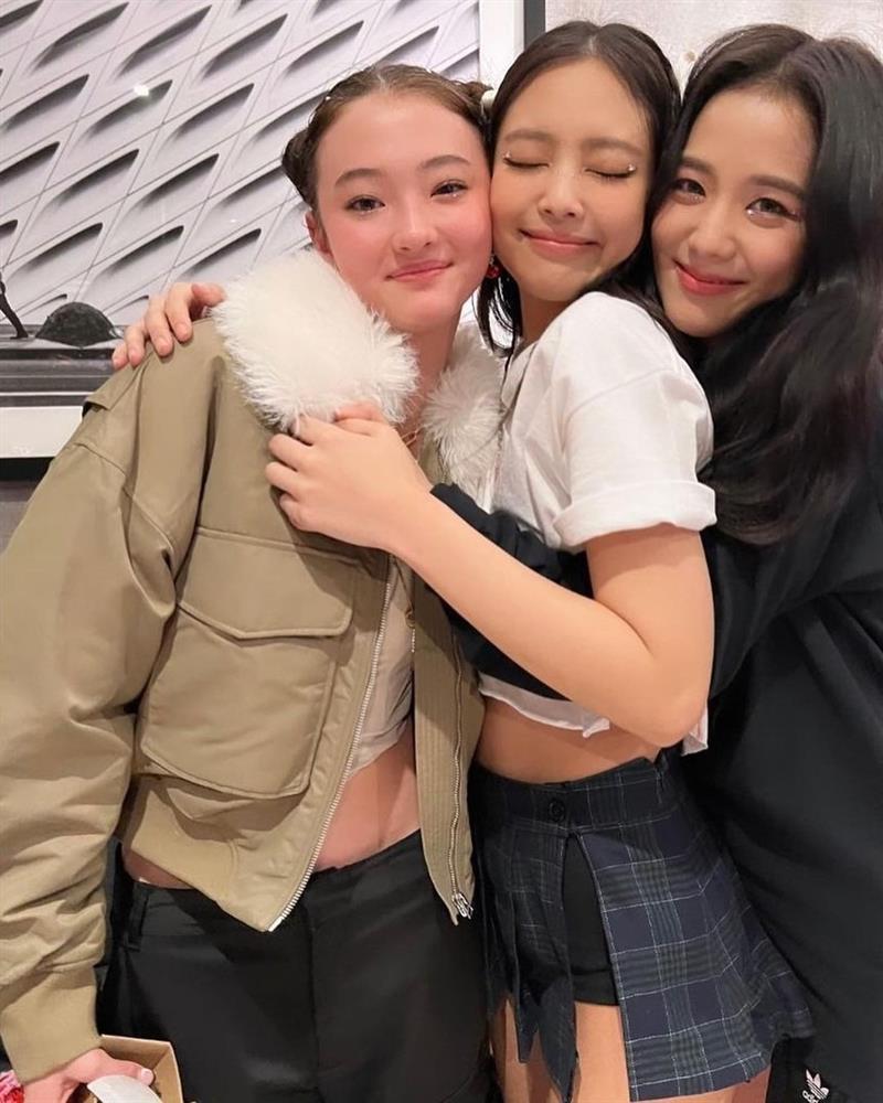 Thực tập sinh của Teddy từng có động thái cực ngầu bảo vệ Jennie, visual như chị em sinh đôi-5