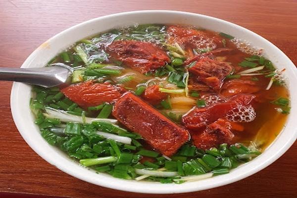 Bị tố dằn mặt khách sau bài viết trên mạng, chủ quán phở Hà Nội nói gì?-3