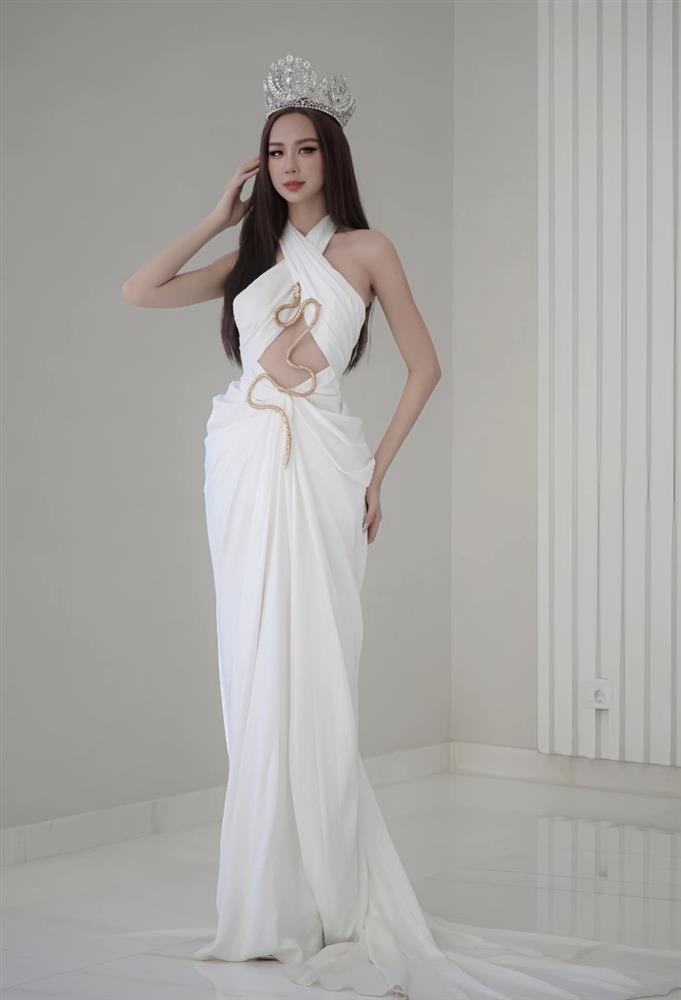 Ninh Dương Lan Ngọc mê váy xẻ cao, làm sao để không xảy ra sự cố?-8