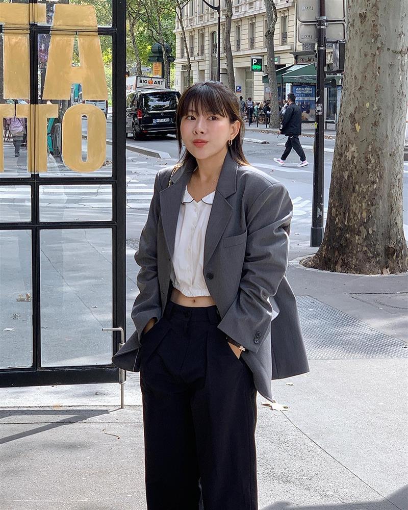 4 kiểu áo khoác kết hợp ăn ý với quần ống rộng, giúp hack tuổi và tôn dáng hiệu quả-3