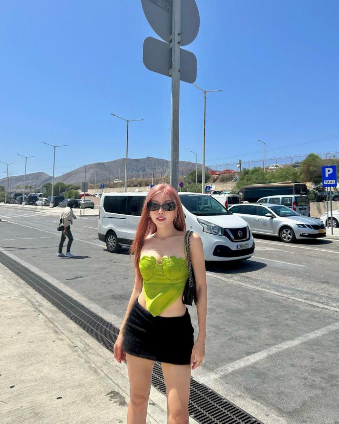 Chị đẹp quán quân Trang Pháp sở hữu tủ đồ hack tuổi, sành điệu và xịn đét-2