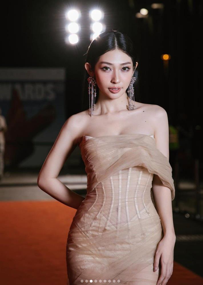 Khổng Tú Quỳnh chăm mặc đồ màu nude, xuyên thấu, khoe vóc dáng không đùa được ở tuổi băm-3