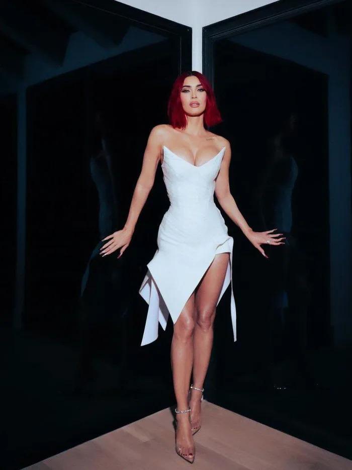 Mỹ nhân được khao khát nhất hành tinh diện váy như lưới đánh cá khoe body tuyệt mỹ-6