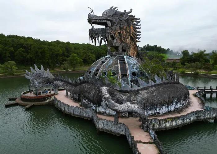 Du khách tiếc nuối khi thủy cung hình rồng tại công viên ma mị nổi tiếng thế giới ở Huế sắp bị đập bỏ-2